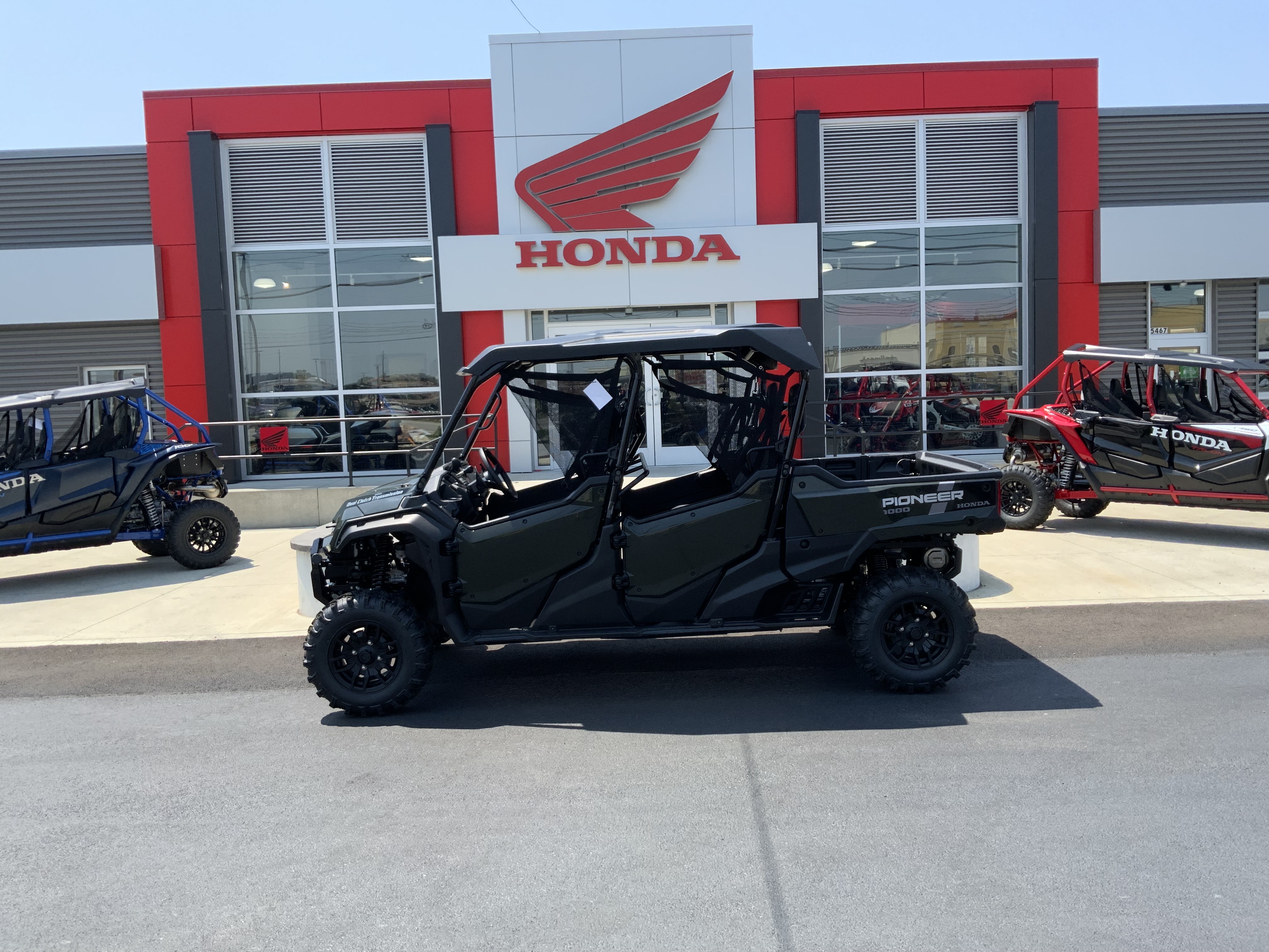 2025 Honda PIONEER 1000-6 CREW DELUXE